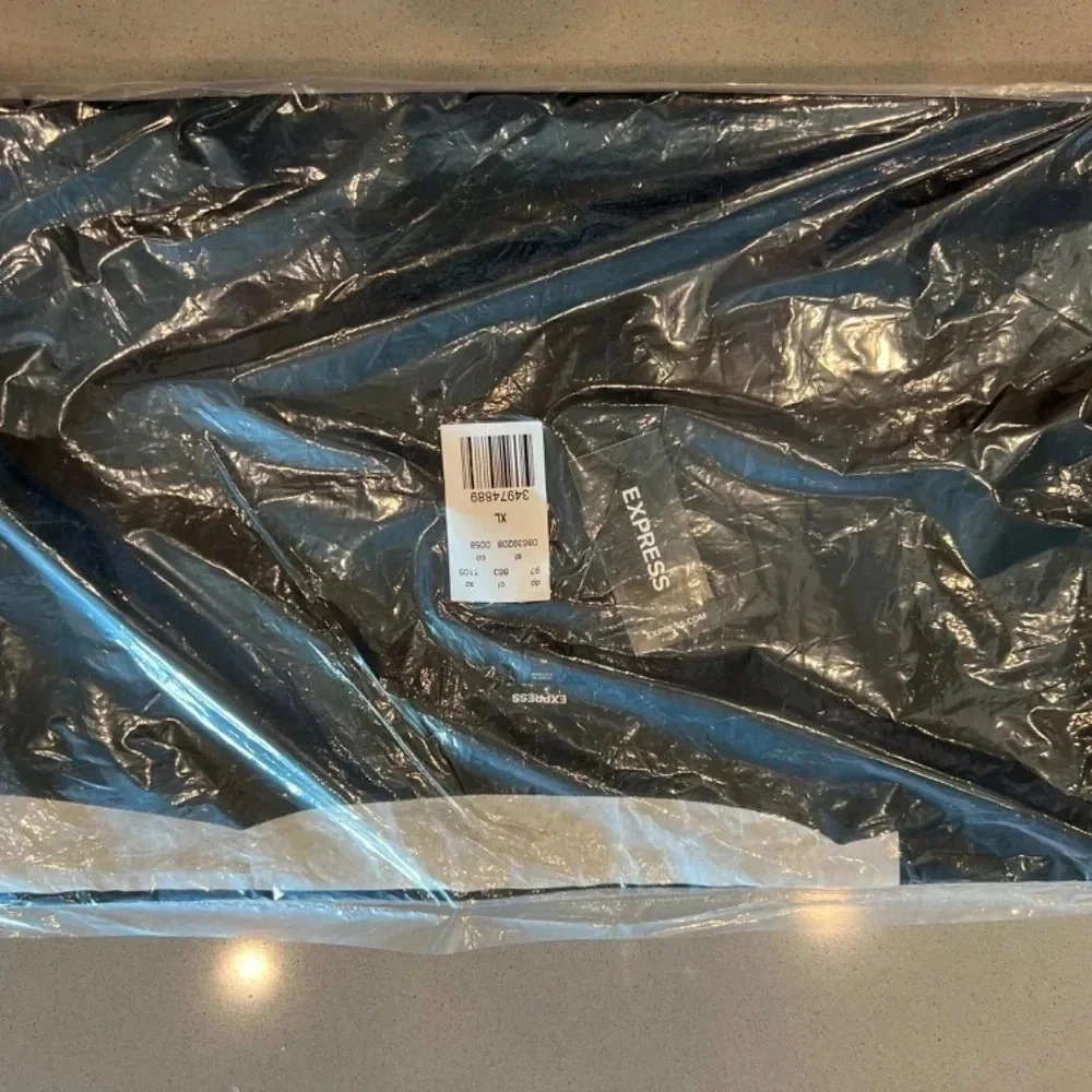 NEW with tags (NWT) Express Black Square Neck Cropped tank top. - Picture 6 of 6